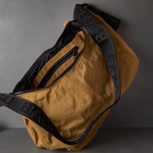 Baggu Medium Crescent Bag {Khaki}